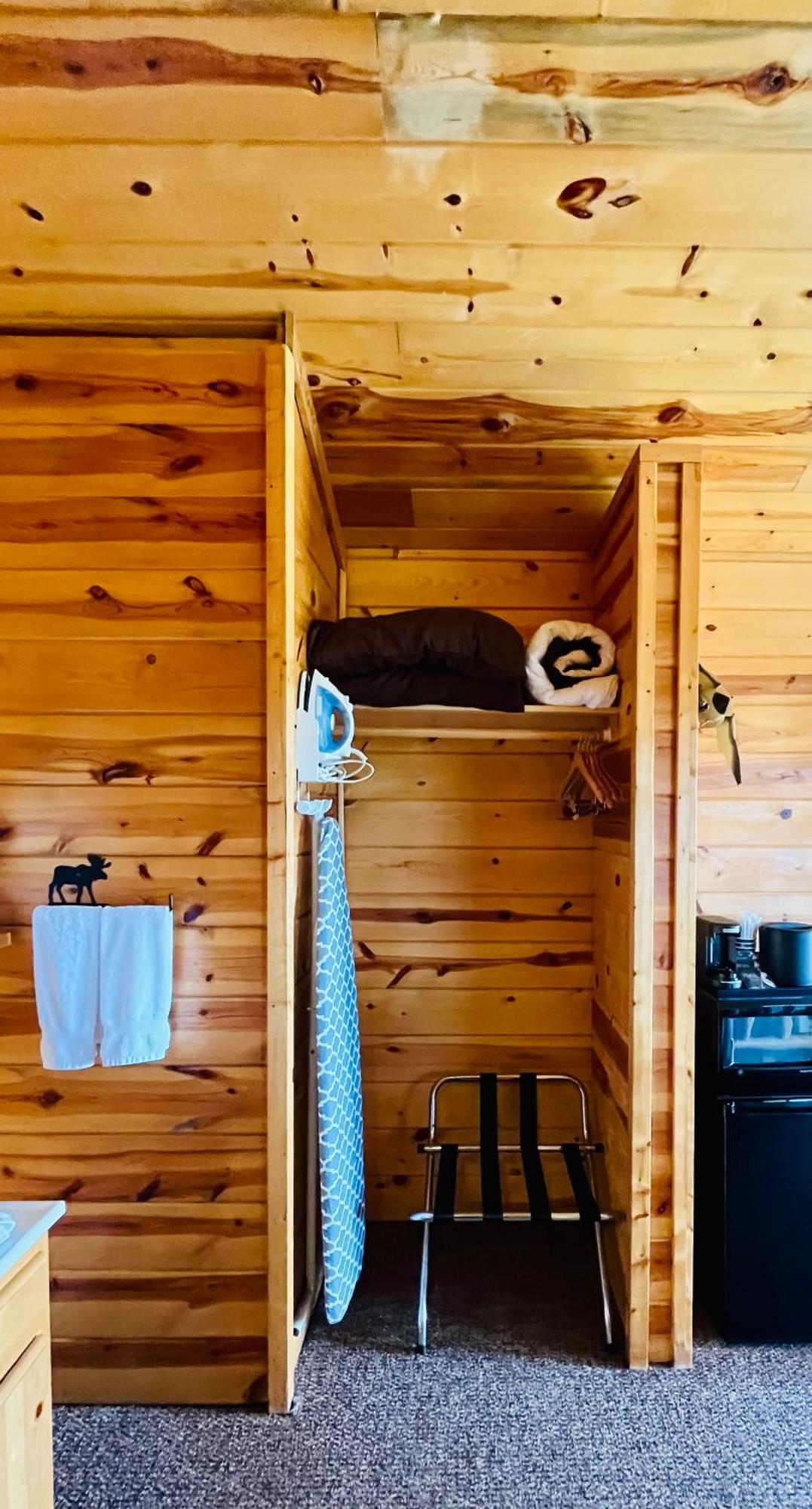 Badlands Frontier Cabins Wall Ngoại thất bức ảnh