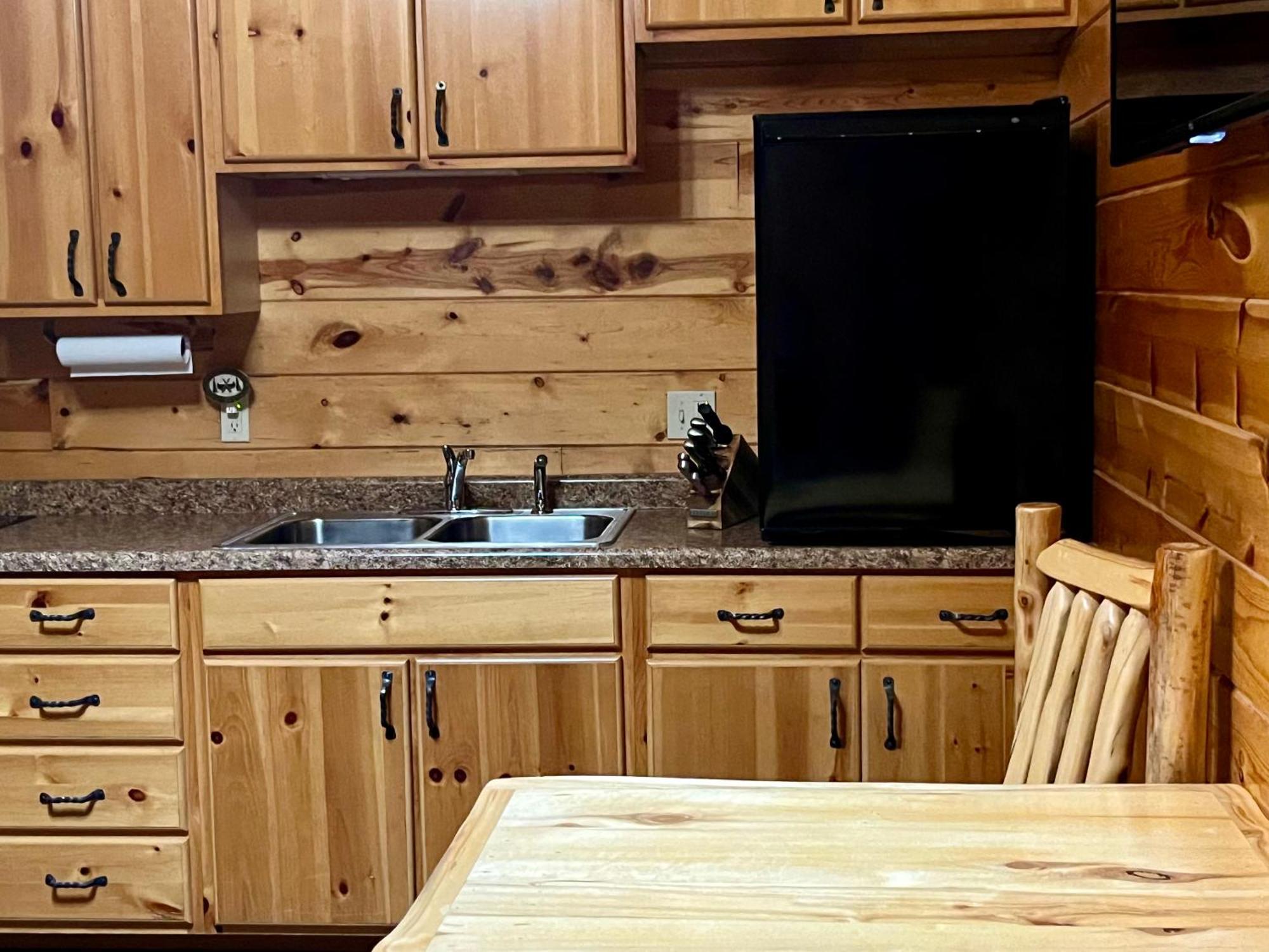 Badlands Frontier Cabins Wall Ngoại thất bức ảnh