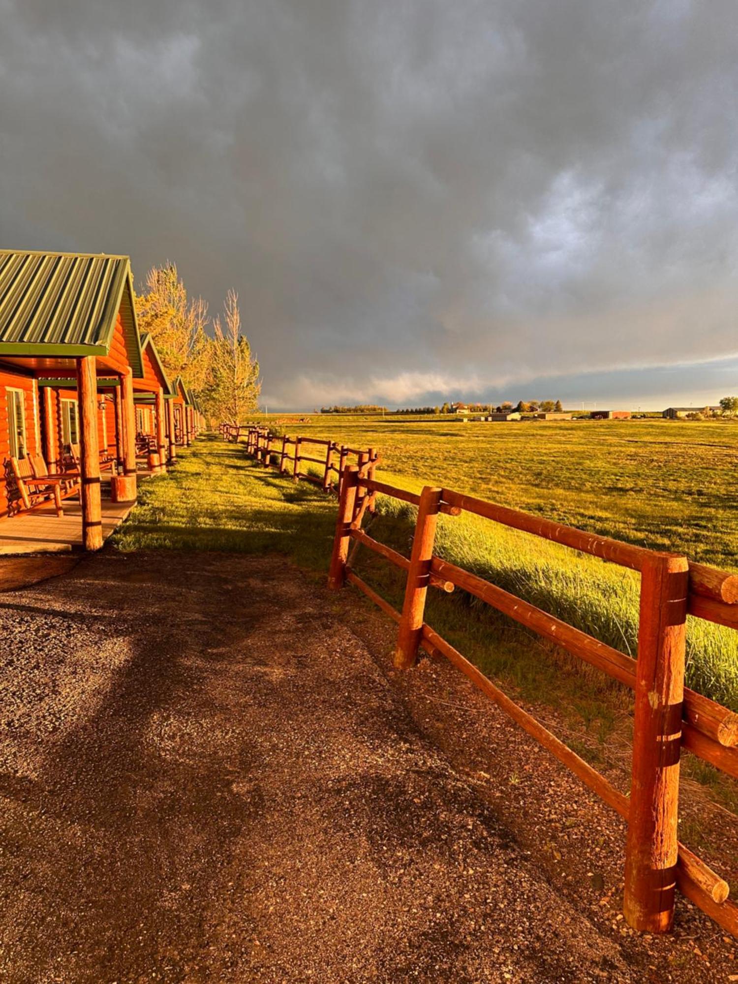 Badlands Frontier Cabins Wall Ngoại thất bức ảnh