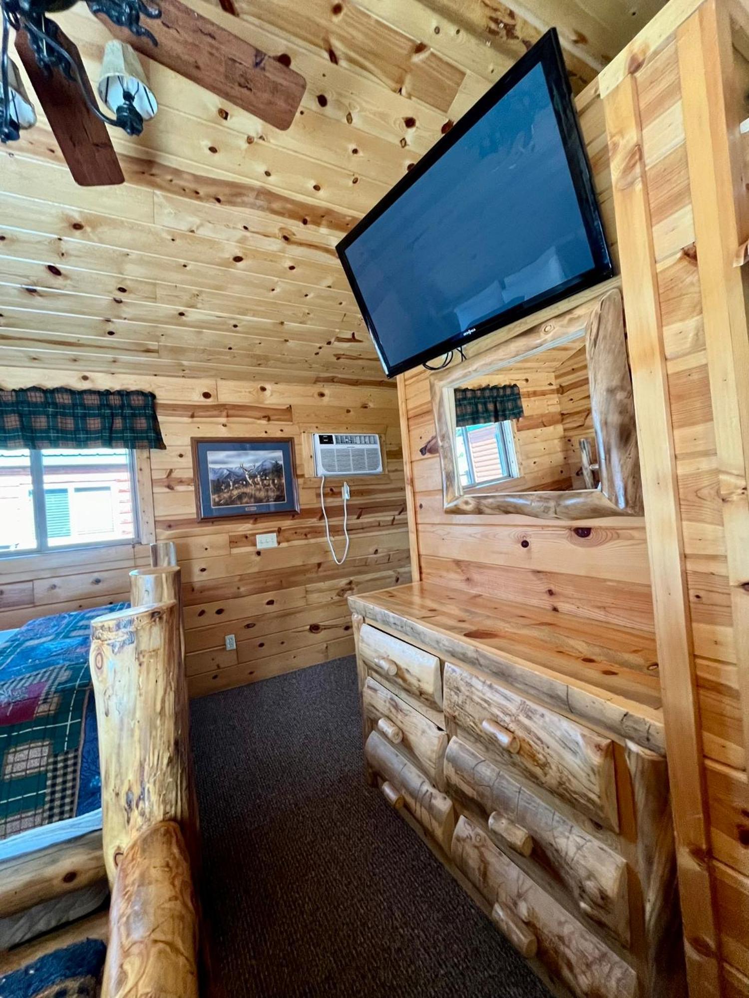 Badlands Frontier Cabins Wall Ngoại thất bức ảnh