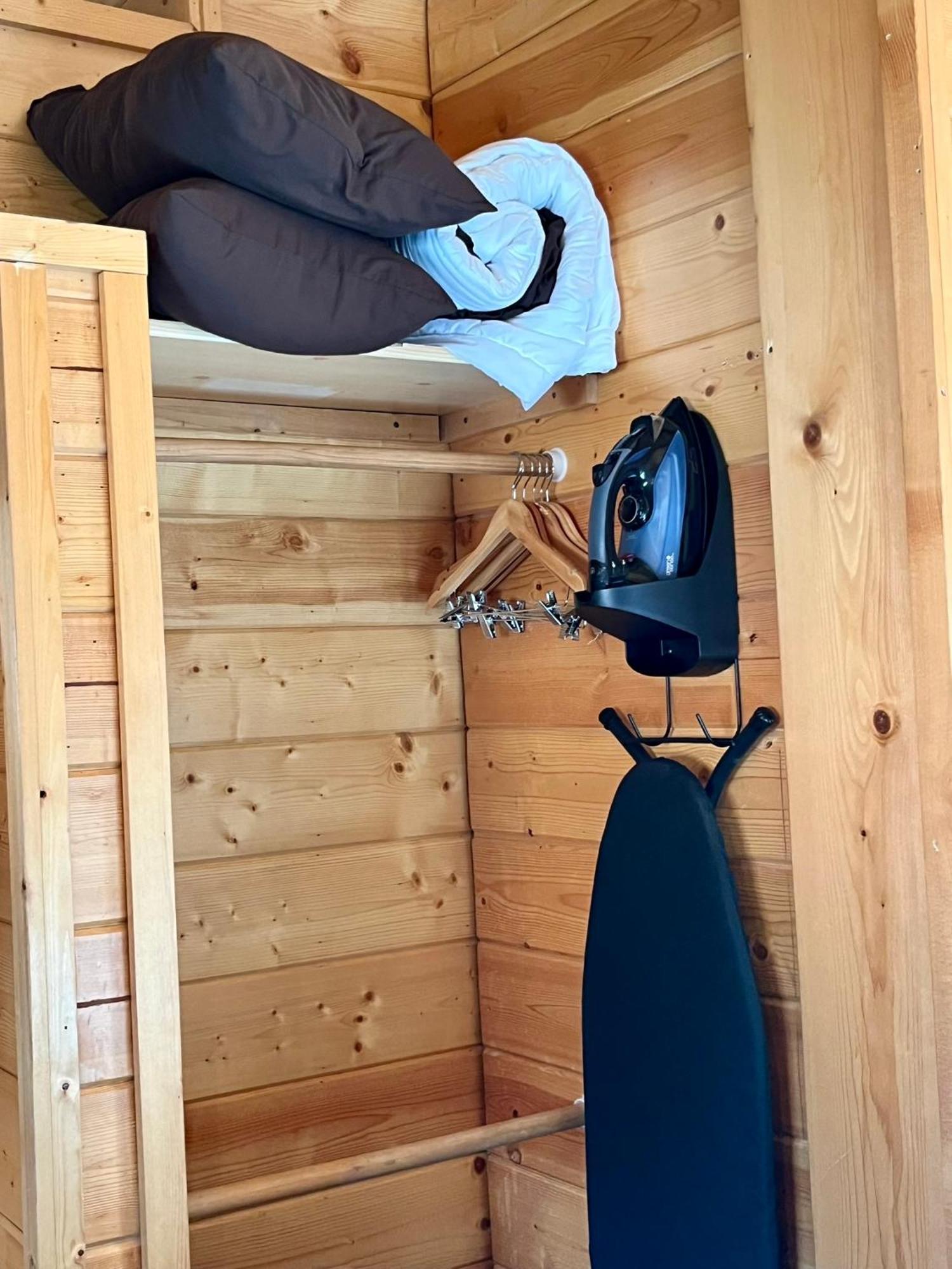 Badlands Frontier Cabins Wall Ngoại thất bức ảnh